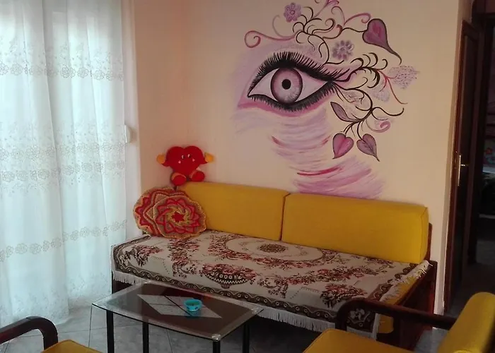 Apartment On 4Th Floor With A Huge Balcony! 10 Min Away From Metro!