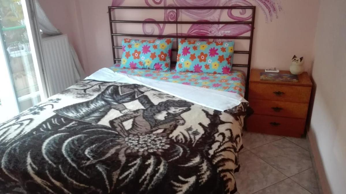 On 4th Floor With A Huge Balcony! 10 Min Away From Metro! Apartment